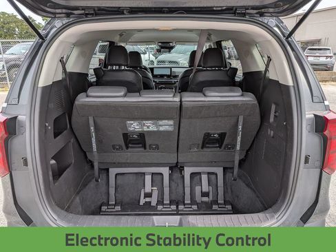 Used 2025 Kia Carnival FWD image 27