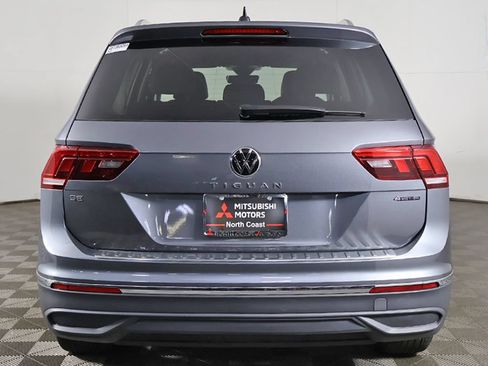 Used 2024 Volkswagen Tiguan SE w/ Panoramic Sunroof Package AWD/4WD image 12
