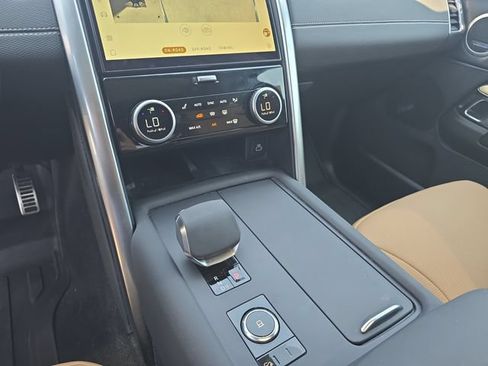 Certified 2024 Land Rover Discovery Dynamic SE AWD/4WD image 28