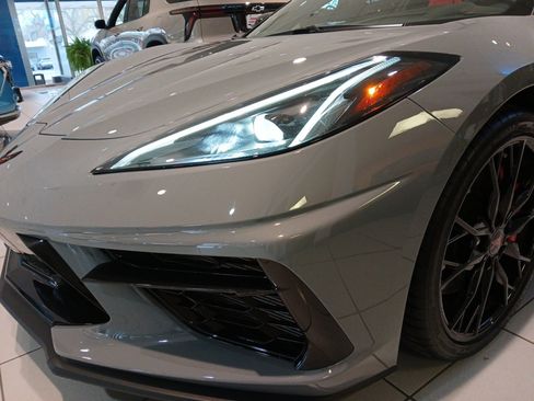 Used 2024 Chevrolet Corvette Stingray Convertible w/ Z51 Performance Package image 22