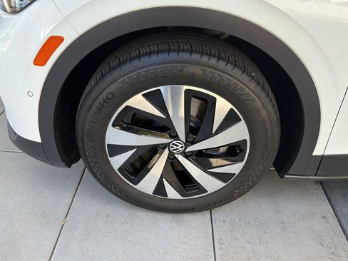 Used 2023 Volkswagen ID.4 Pro RWD image 9