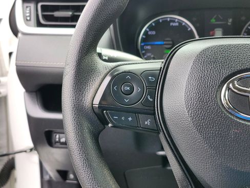 Used 2020 Toyota RAV4 LE w/ All Weather Liner Package image 28