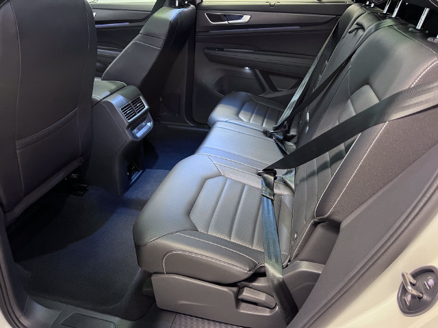 Certified 2025 Volkswagen Atlas Cross Sport SEL R-Line AWD/4WD image 17