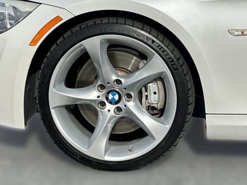 Used 2013 BMW 335i Convertible image 11