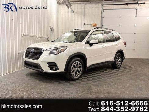 Used 2023 Subaru Forester Premium image 1