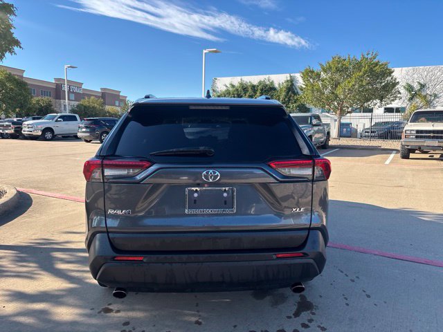Used 2020 Toyota RAV4 XLE FWD image 6