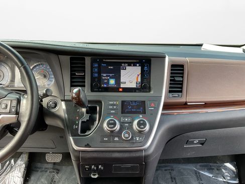 Used 2015 Toyota Sienna Limited image 11