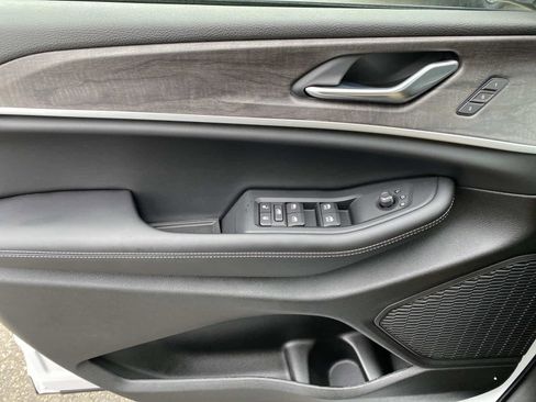 New 2025 Jeep Grand Cherokee Limited w/ Black Appearance Package image 16