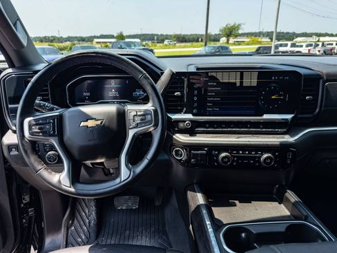 Used 2025 Chevrolet Silverado 2500 LTZ w/ LTZ Premium Package AWD/4WD image 10