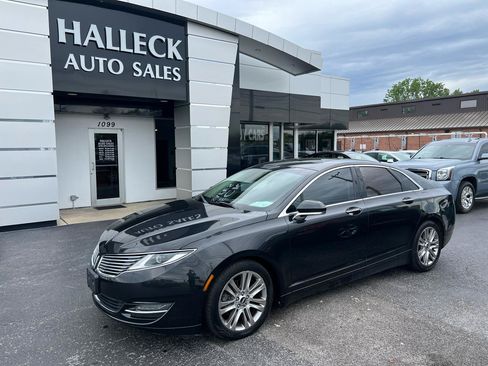 Used 2013 Lincoln MKZ FWD image 2