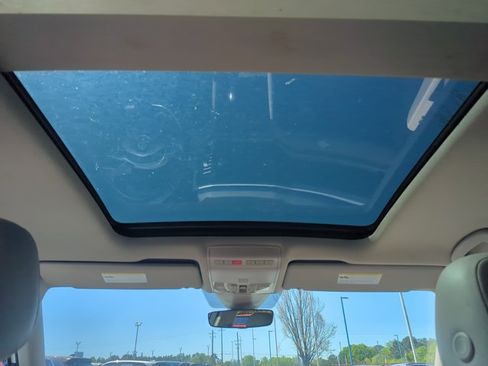 Used 2019 Volkswagen Atlas SE w/ Panoramic Sunroof Package FWD image 22