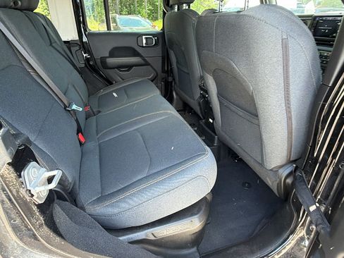 Used 2025 Jeep Wrangler Unlimited Sahara w/ Safety Group AWD/4WD image 21
