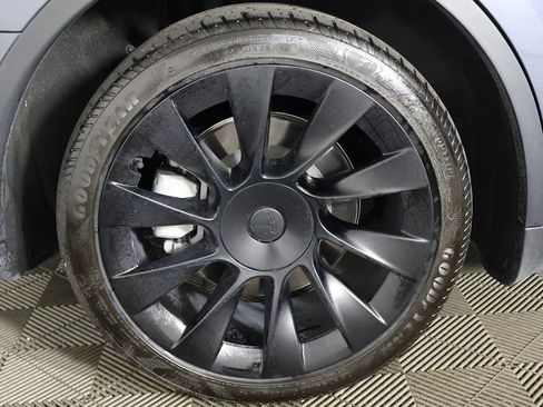 Used 2023 Tesla Model Y AWD image 22