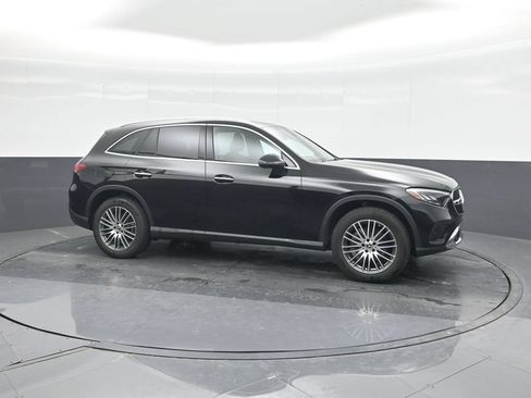 Used 2026 Mercedes-Benz GLC 300 image 11