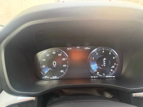 Used 2018 Volvo XC60 T6 Momentum w/ Convenience Package image 10