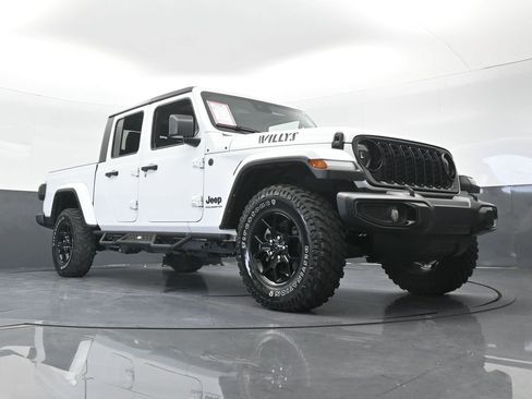 Used 2024 Jeep Gladiator Sport AWD/4WD image 56