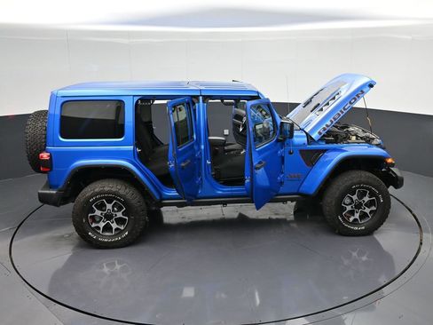 Used 2022 Jeep Wrangler Unlimited Rubicon w/ LED Lighting Group AWD/4WD image 40