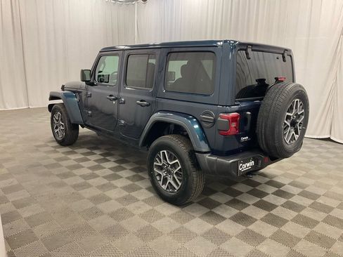 Used 2025 Jeep Wrangler Sahara image 8