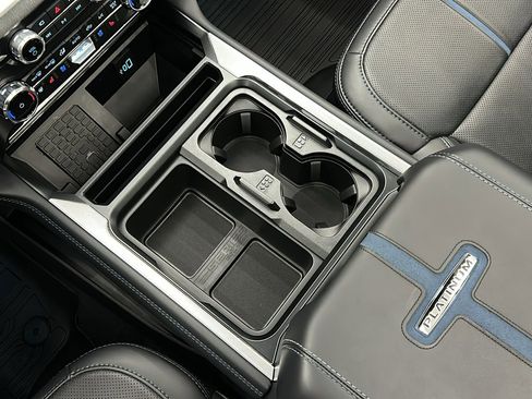 Used 2025 Ford F450 Platinum w/ FX4 Off-Road Package image 28