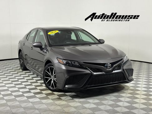 Used 2021 Toyota Camry SE FWD image 1