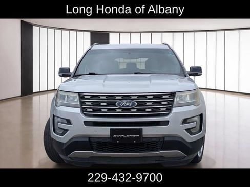 Used 2016 Ford Explorer XLT w/ Equipment Group 202A FWD image 2