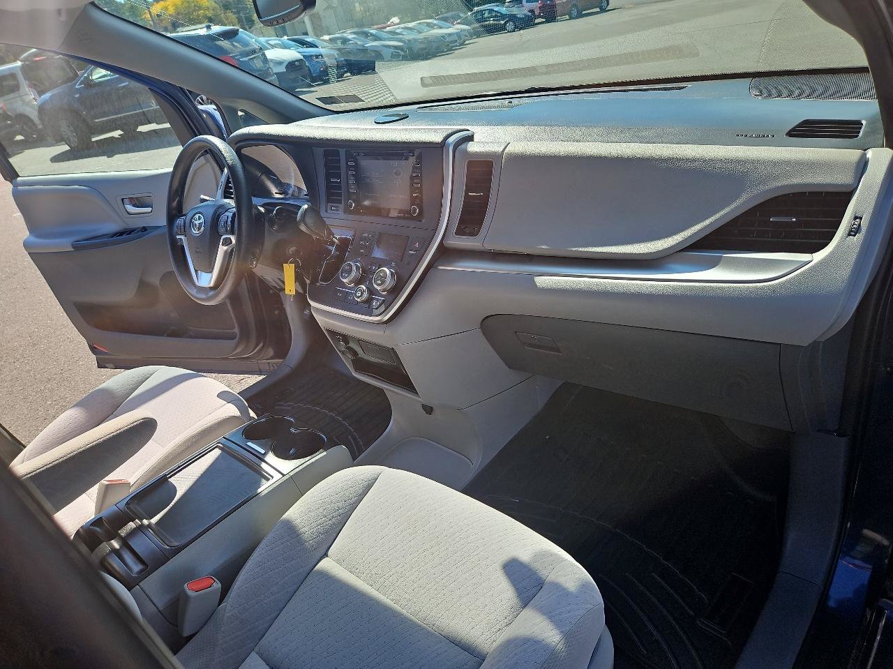 Used 2020 Toyota Sienna LE FWD image 18