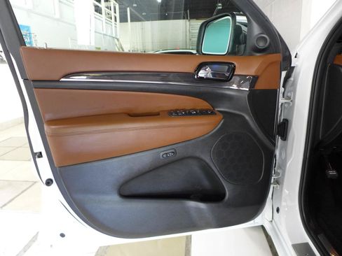 Used 2021 Jeep Grand Cherokee Overland AWD/4WD image 73