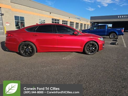 Used 2020 Ford Fusion SE w/ Equipment Group 151A FWD image 9
