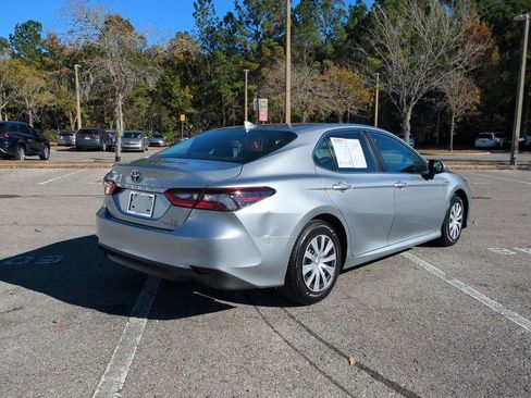 Certified 2021 Toyota Camry LE image 5