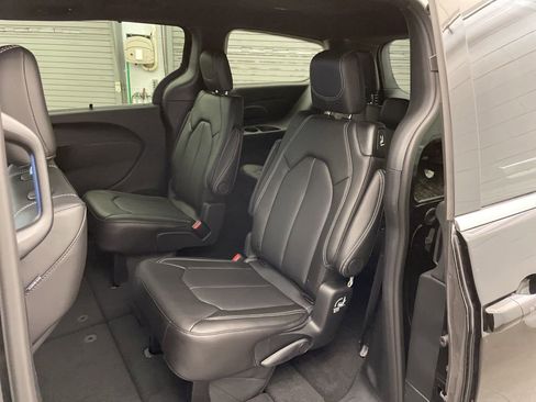 New 2026 Chrysler Pacifica Select image 14