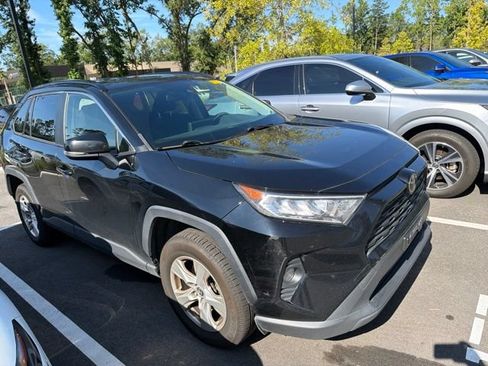 Used 2020 Toyota RAV4 XLE w/ Convenience Package AWD/4WD image 3
