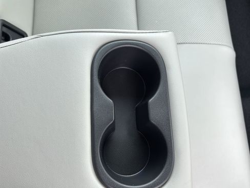 Used 2025 Toyota Prius XLE AWD/4WD image 16