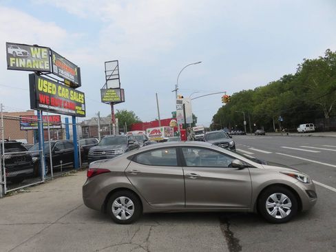 Used 2016 Hyundai Elantra SE FWD image 9