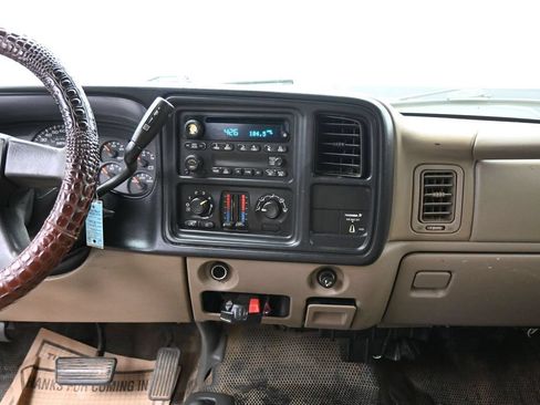 Used 2005 Chevrolet Silverado 2500 W/T w/ Heavy-Duty Power Package AWD/4WD image 17