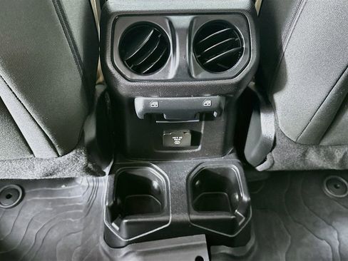 Used 2018 Jeep Wrangler Unlimited Sahara AWD/4WD image 21