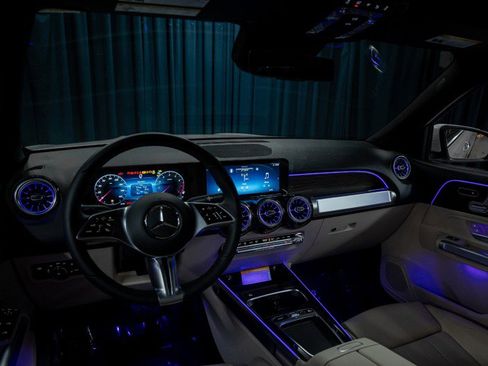 New 2025 Mercedes-Benz GLB 250 image 13