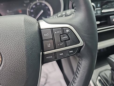 Used 2022 Toyota Highlander XLE image 22