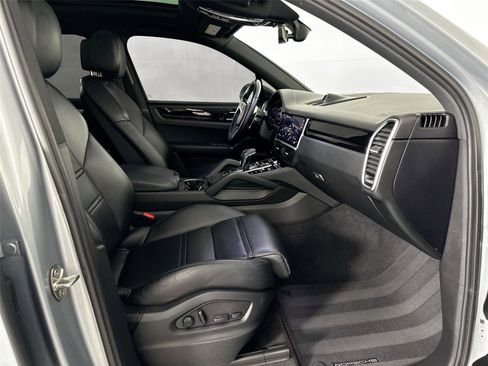 Certified 2023 Porsche Cayenne AWD/4WD image 28