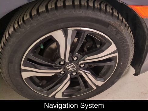 Used 2018 Honda Civic Touring image 2