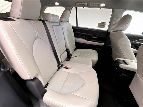 New 2026 Toyota Grand Highlander AWD Hybrid image 10