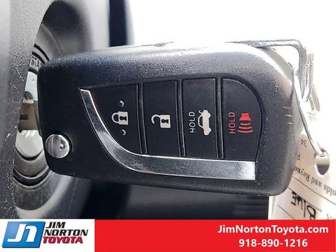 Used 2021 Toyota Corolla LE image 23