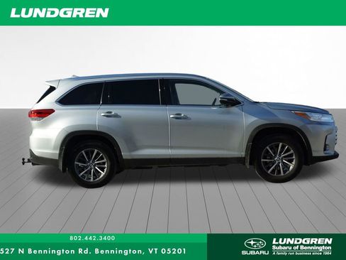 Used 2019 Toyota Highlander XLE image 2