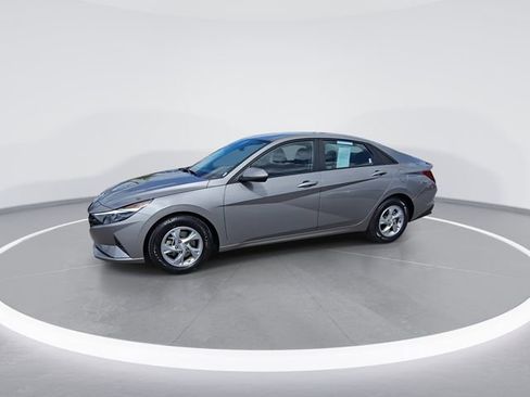 Certified 2021 Hyundai Elantra SE FWD image 4