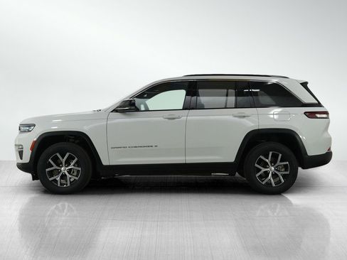Used 2024 Jeep Grand Cherokee Limited image 2