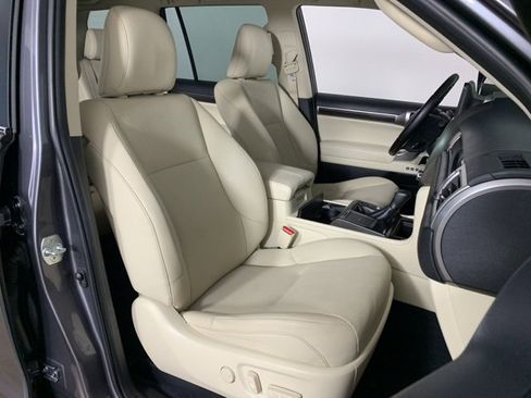 Used 2023 Lexus GX 460 Premium w/ Premium Package image 40