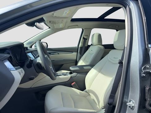 Used 2025 Cadillac XT5 Premium Luxury AWD/4WD image 9