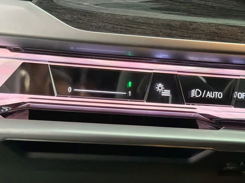 New 2026 BMW 750e xDrive image 32