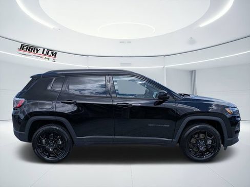 Certified 2025 Jeep Compass Latitude w/ Convenience Group AWD/4WD image 2