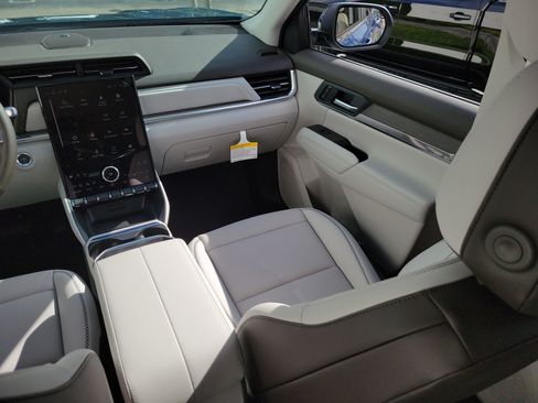 New 2027 GMC Terrain Denali w/ LPO, Floor Liner Package AWD/4WD image 17