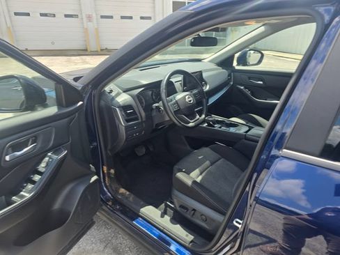 Used 2025 Nissan Rogue SV FWD image 14